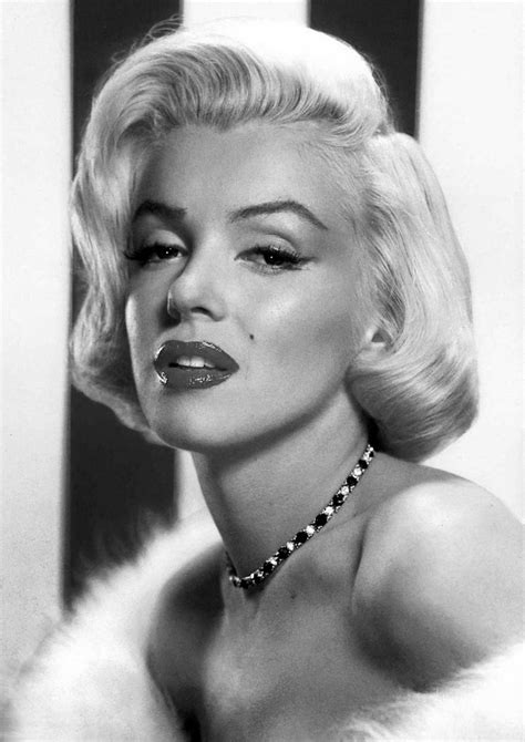 marilyn monroe black and white photography